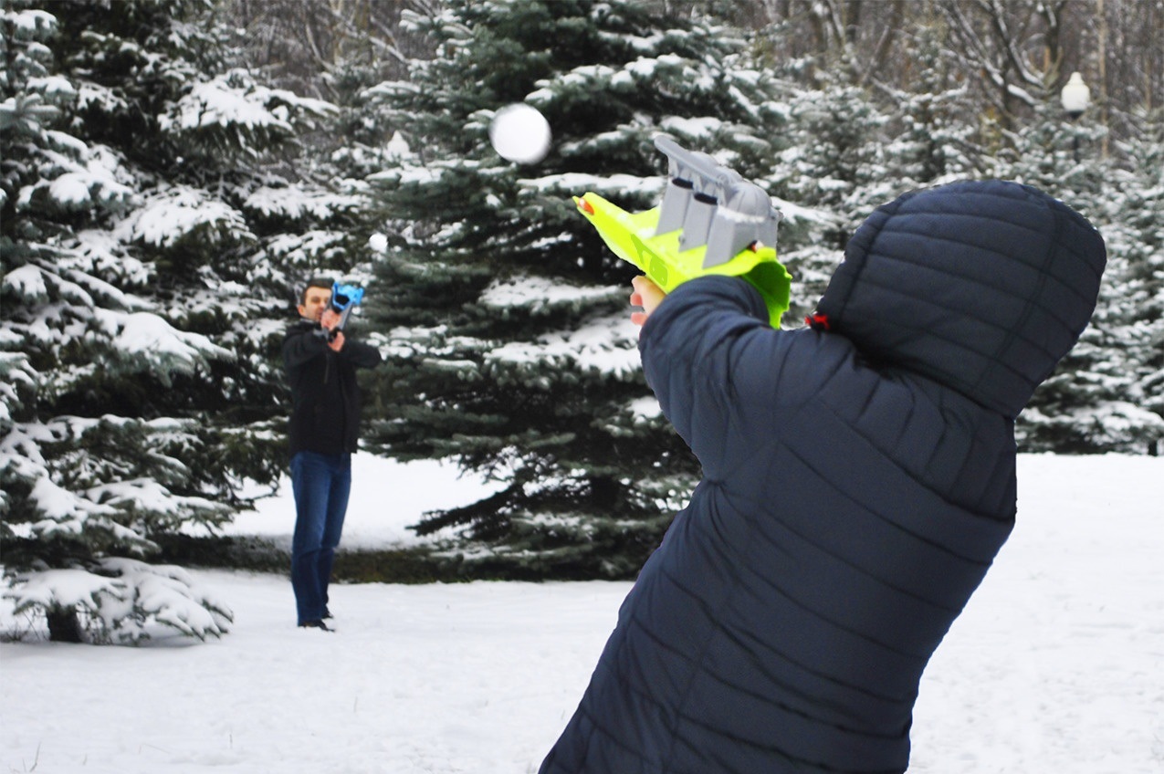 Фото 3 Снежкобластер метатель снежков на 3 снежки UFT Magic Shooting Snowball UFT MSS1 Green