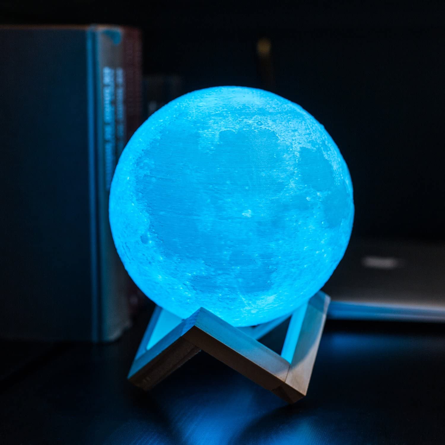 Фото 6 Ночник 3D Луна на подставке 11см UFT Moon light с аккумулятором