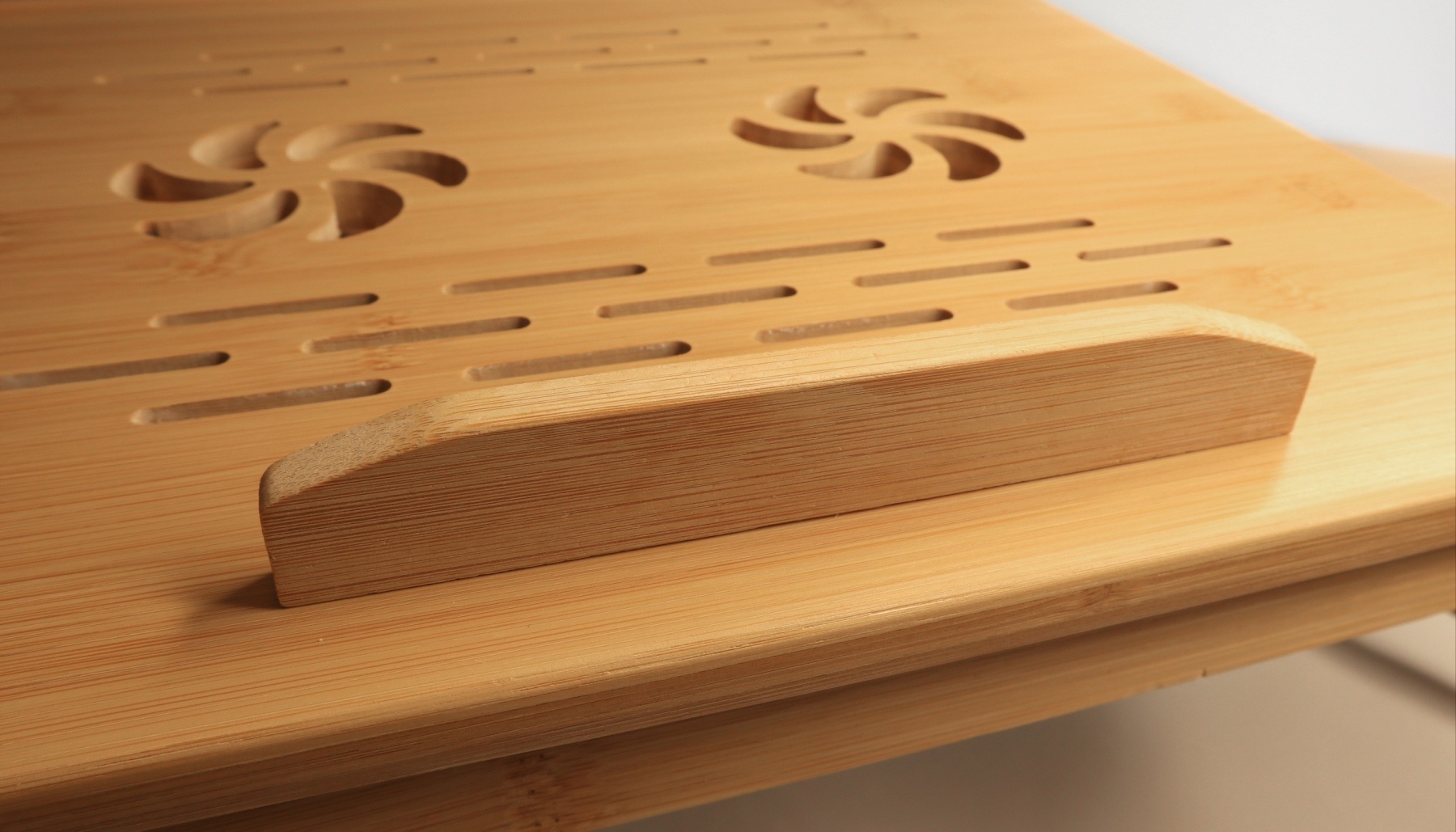 Фото 4 Бамбуковый столик для ноутбука UFT T29